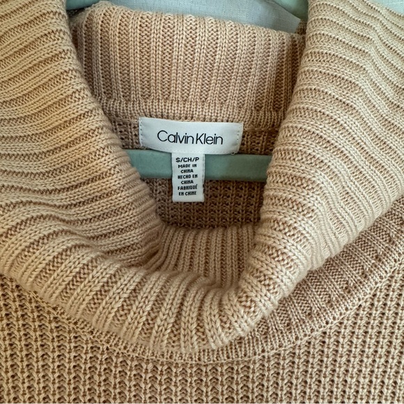Calvin Klein sweater - Picture 2 of 5